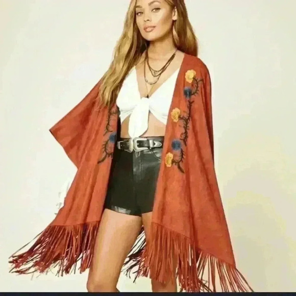 🔥HOST PICK🔥 Forever 21 | Embroidered Faux Vegan Poncho, Size  OS - Picture 1 of 2